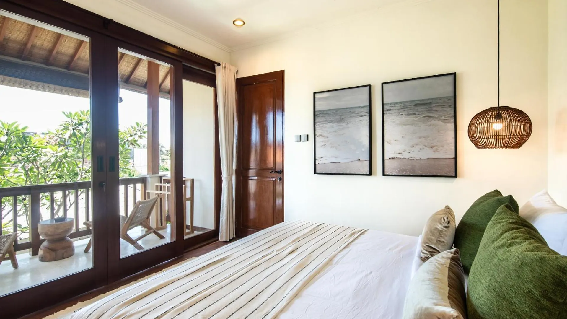 Newly Renovated 4Br Villa 400M To Canggu Beach Indonesia