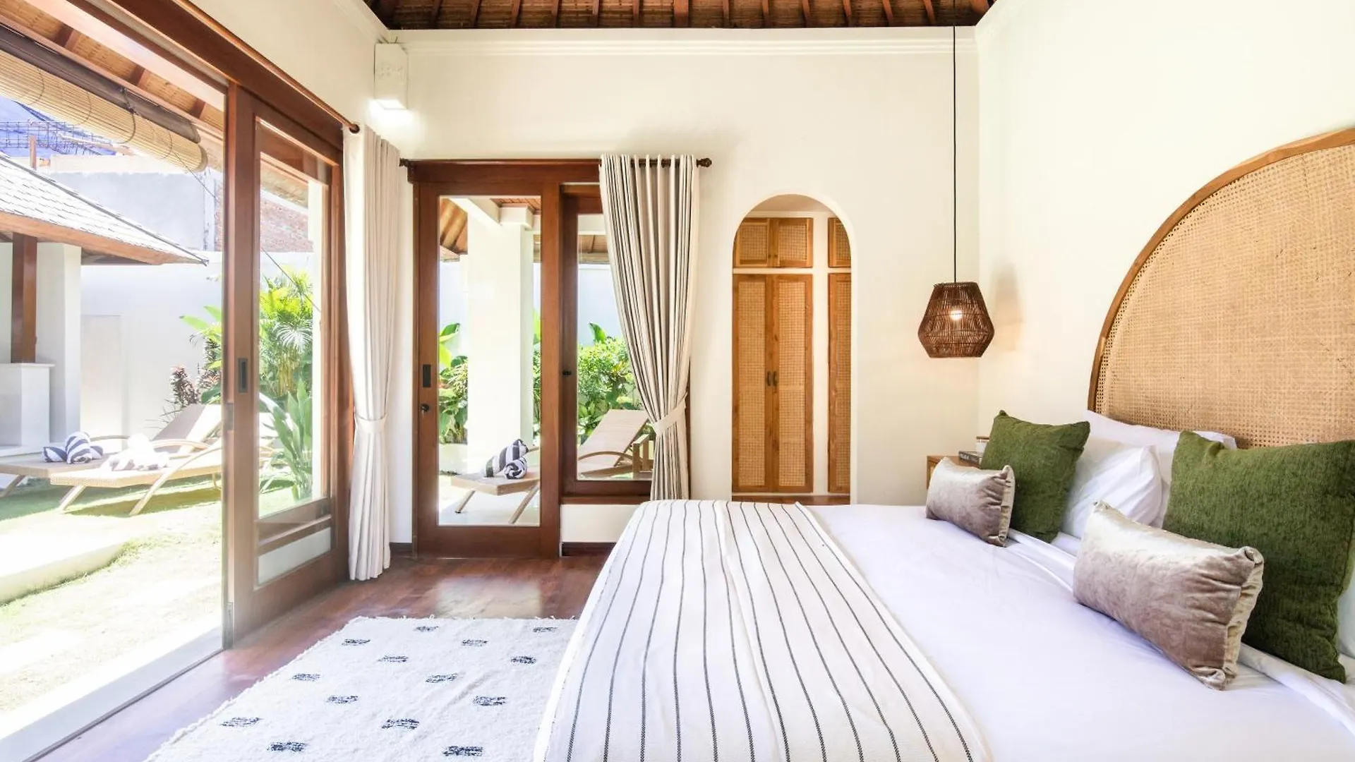 Newly Renovated 4Br Villa 400M To Canggu Beach