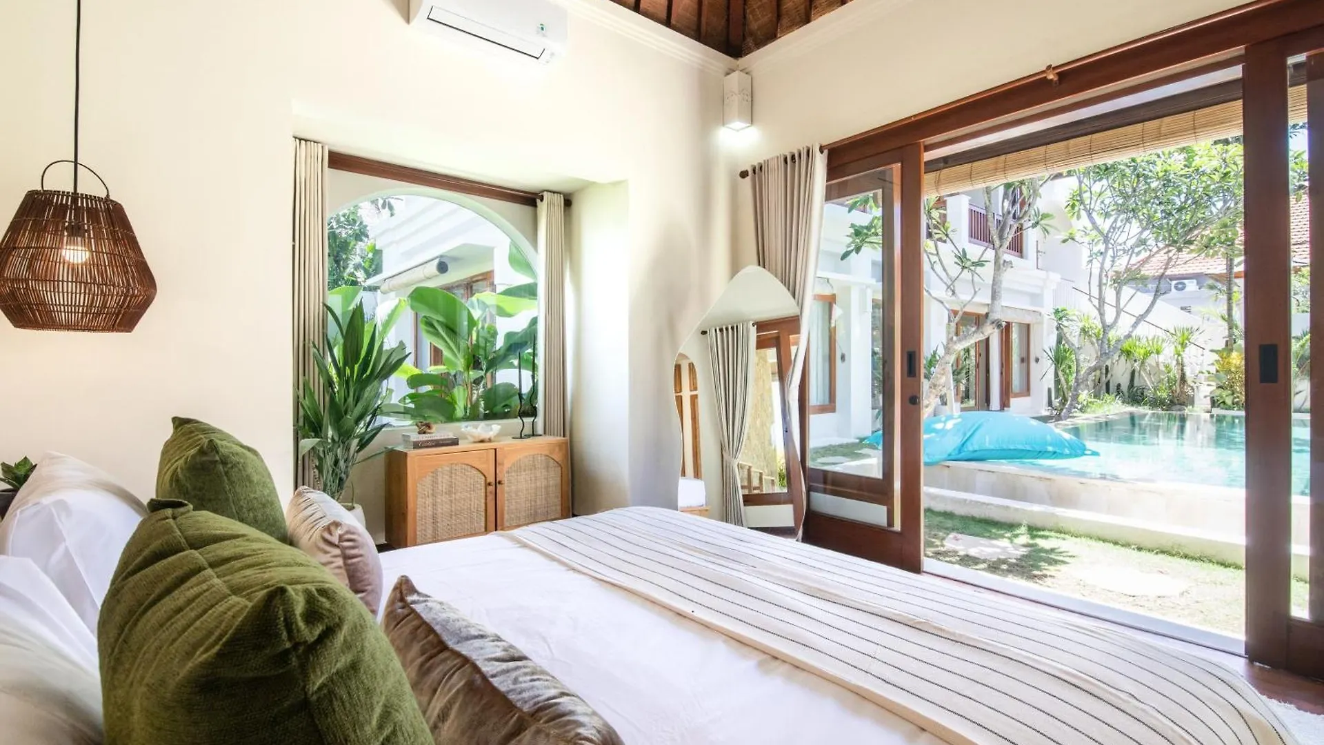 Newly Renovated 4Br Villa 400M To Canggu Beach
