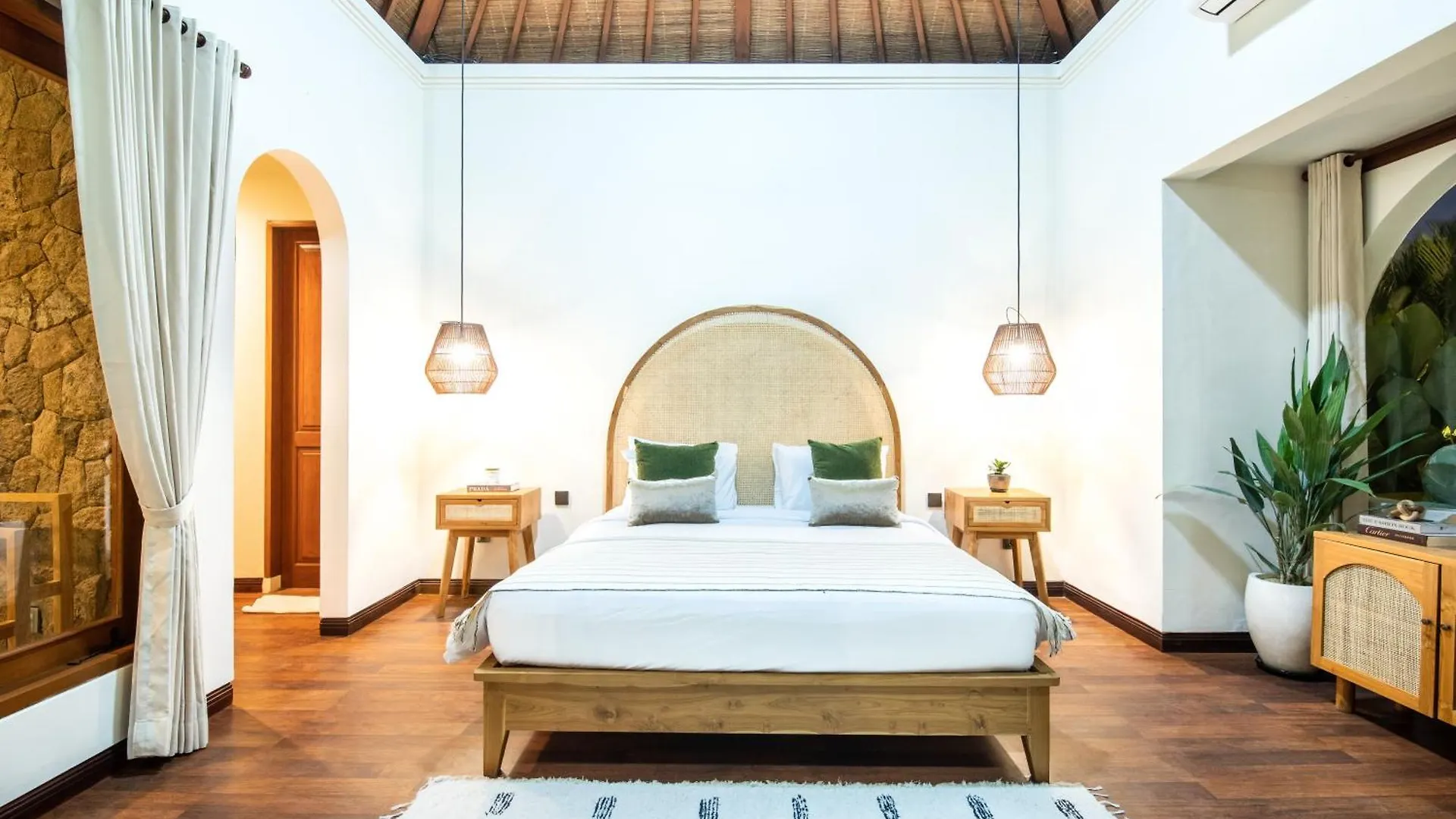 Newly Renovated 4Br Villa 400M To Canggu Beach Indonesia