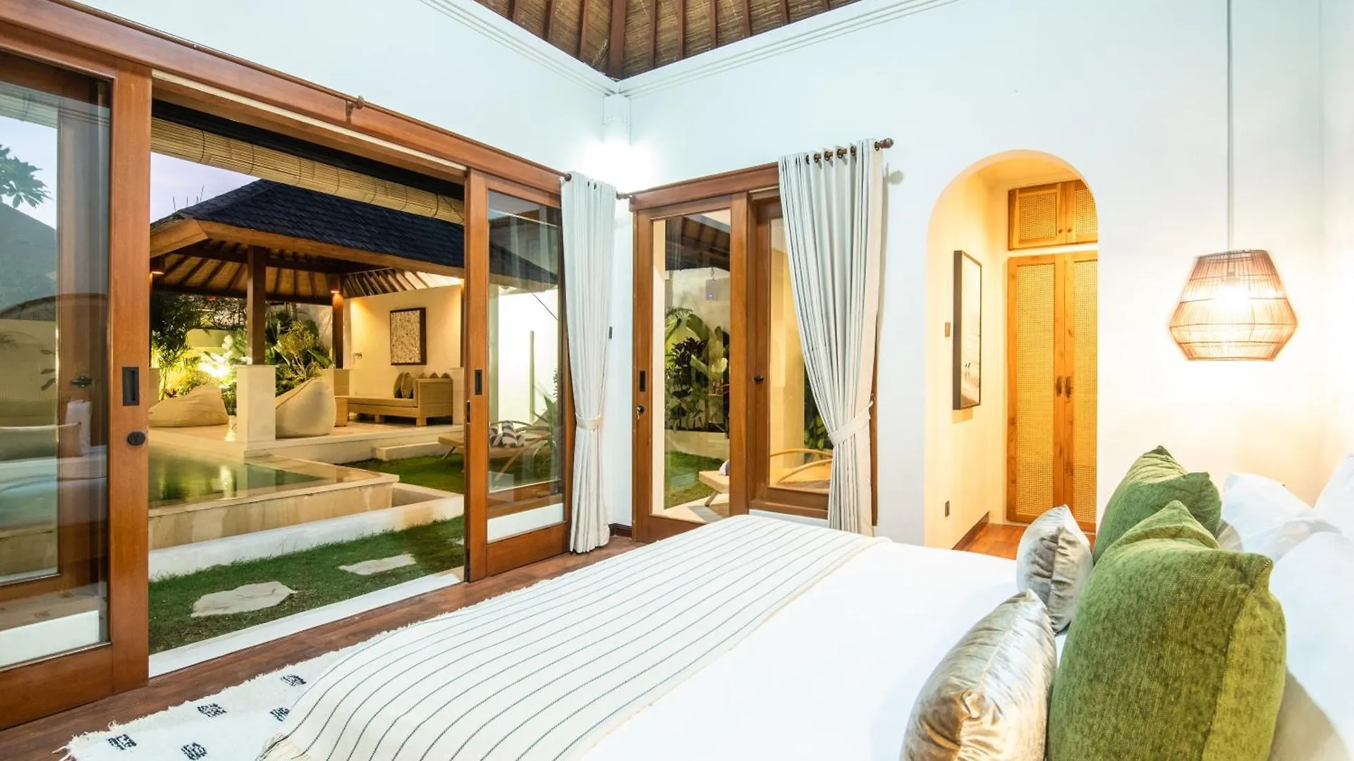 Newly Renovated 4Br Villa 400M To Canggu Beach Canggu (Bali)
